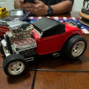 Die-cast Collectible 1:18 MUSCLE MACHINE 1932 Chevy Roadster